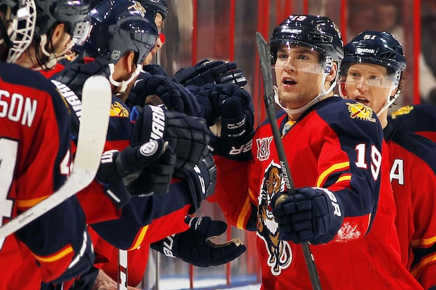 Panthers Put Down Surging Isles 4-2