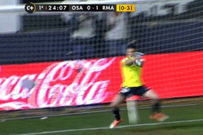 GIF: Osasuna's Andres Fernandez Allows a Howler to Cristiano Ronaldo