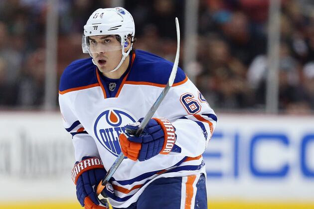 Edmonton Oilers forward Nail Yakupov leaves game with head injury