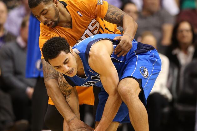 Larkin Impresses to Save Mavs in Phoenix