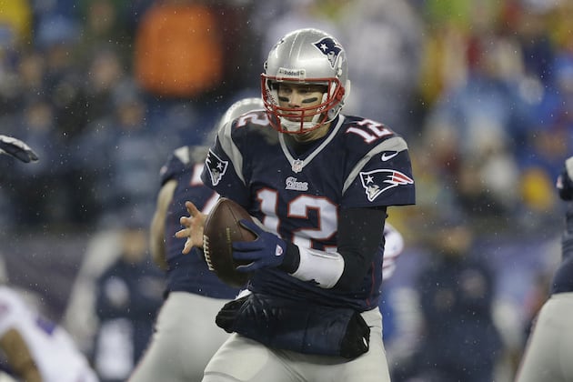 Report: Tom Brady Had Ligament Damage in His Hand InOctober