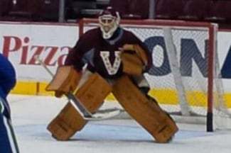 PHOTO: Roberto Luongo Practicing in Vintage Heritage Classic Gear