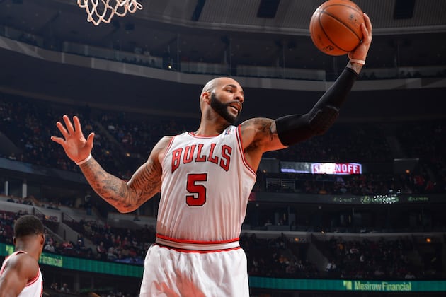 Boozer, Hinrich out vs. Cavs