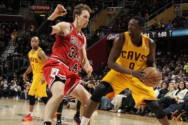 Watch Luol Deng's Emotional Reunion with Former Bulls Teammates