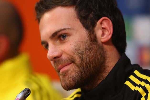 Juan Mata Arrives at Manchester United in a Helicopter