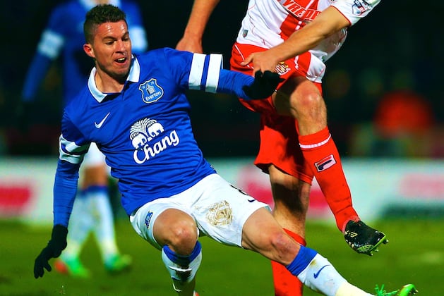 Bryan Oviedo Injury: Updates on Everton Star's Leg and Return