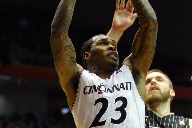 No. 15 Cincinnati Beats Temple 80-76