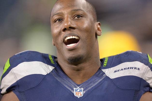 Ex-Eagle Clemons Is a Sack Master for Seattle