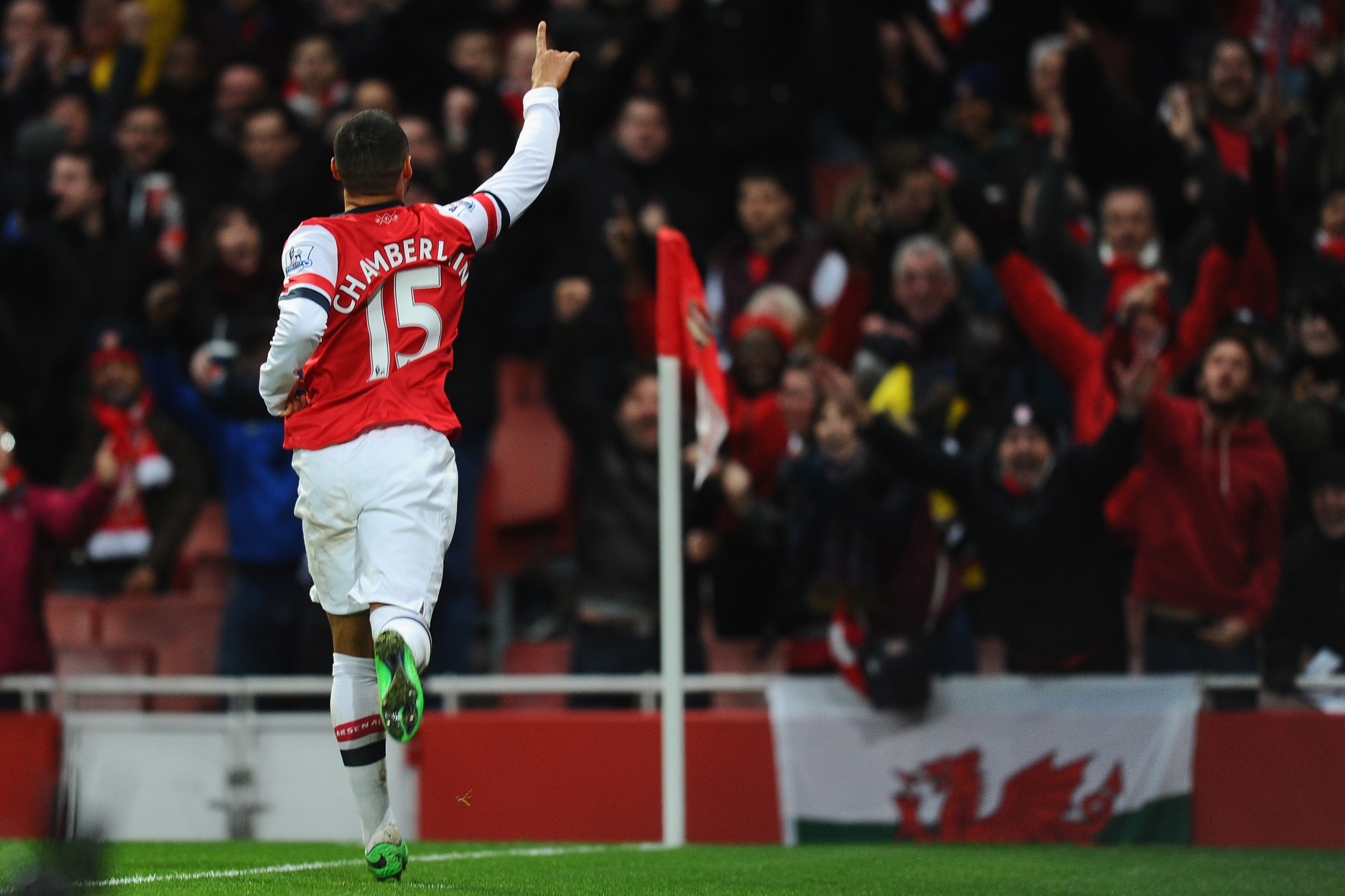 http://img.bleacherreport.net/img/images/photos/002/735/443/hi-res-79f640d540b24f5c2661ba8f2e3508d8_crop_north.?w=630&h=420&q=75