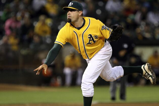 Neshek Gets Minor League Deal from Cards