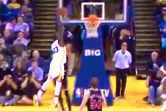 Draymond Green Pushes Aside Joakim Noah While Dunking on Him