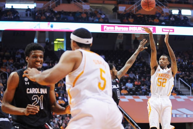 McRae, Tennessee Beat South Carolina 72-53