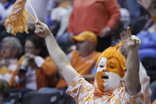 Donovan Warns Gators About Dealing with Fans