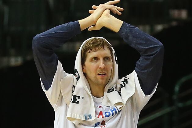 Don't Look Now, but Dirk Nowitzki, Dallas Mavericks Are Rolling