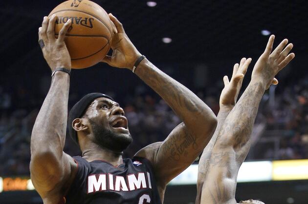 LeBron James Throws Down Insane Windmill Dunk vs. Suns