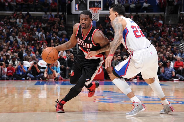 Clippers Hold off Blazers in Western Showdown