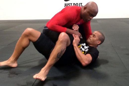 Ex-UFC Champ Anderson Silva Posts Training Photo, Says 'I'm Coming Back'