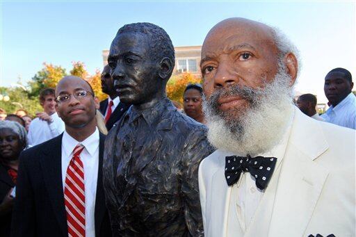 Ole Miss Alumni Offering $25K Reward in Defacing of James Meredith Statue