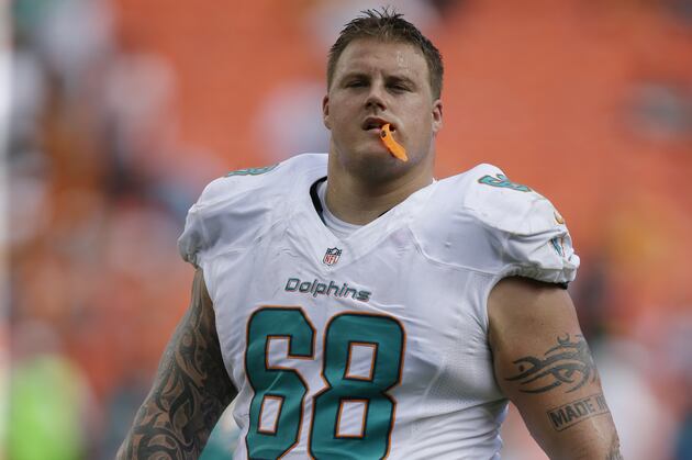 Richie Incognito Apologizes for Behavior in Return to Twitter