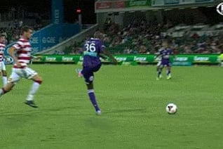 GIF: William Gallas Endures Horrible Blunder for Perth Glory