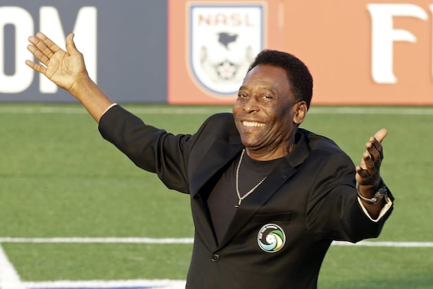FIFA 14 Ultimate Team: EA Sports' Pele Image Shows Brazilian Legend in Hot Tub