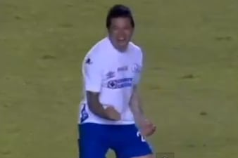 GIF: Rogelio Chavez Scores Amazing 50-Yard Volleyed Golazo in Mexico