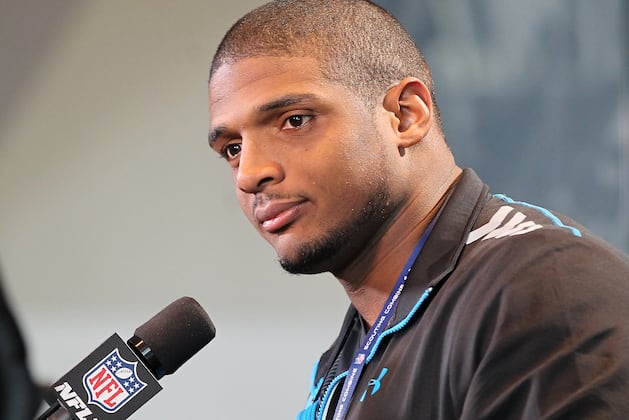 Lobbyist Drafts Bill to Ban Gays from NFL