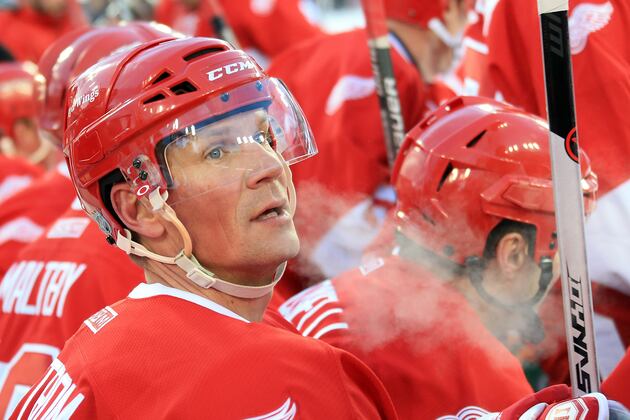 Wings Unveil Star-Studded Guest List for Lidstrom's Jersey Retirement