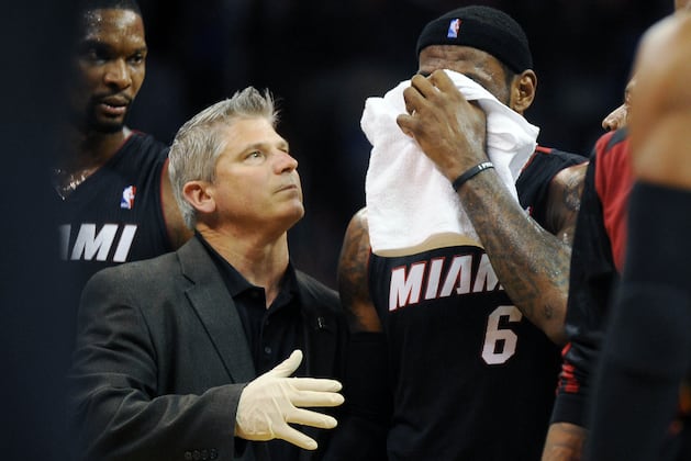 LeBron Practices with 'Uncomfortable' Mask