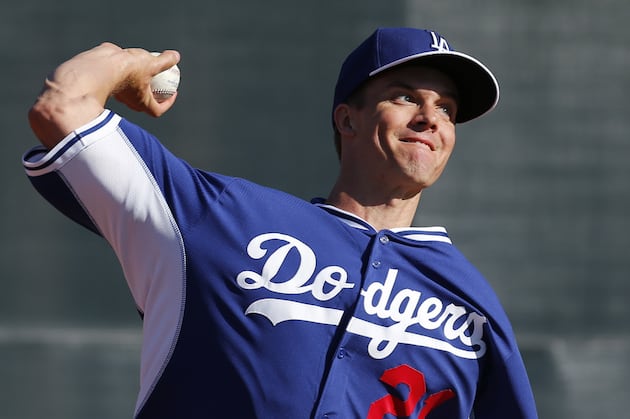 Greinke Removed After 3 Pitches with Apparent Injury