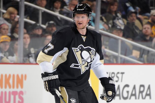 Pens D Martin Has Surgery on Broken Hand