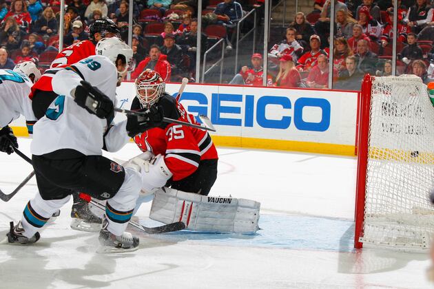 Nieto Scores Winner as Sharks Beat Devils 4-2