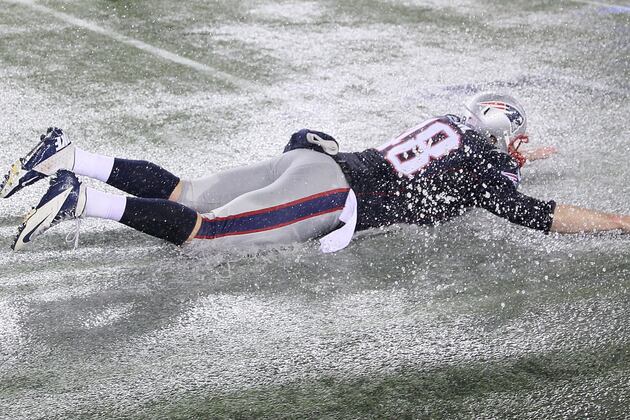 Patriots Re-Sign LS Danny Aiken