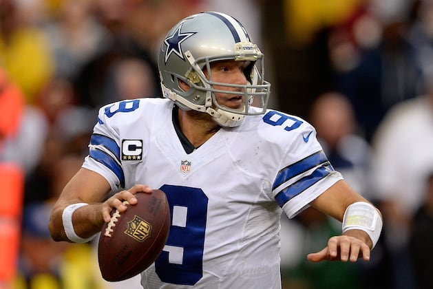 Video: Tony Romo, Jason Garrett Hoop It Up with Duke Players, Coaches