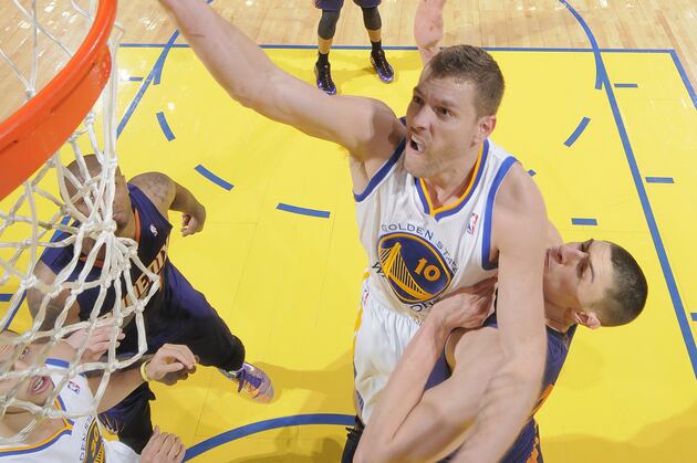 Warriors' 16-0 Run Helps Them Top Suns