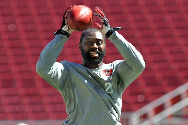 Bucs Are Shopping Darrelle Revis