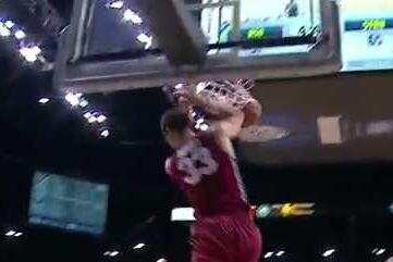 Powell Throws Down Baseline Dunk vs. ASU