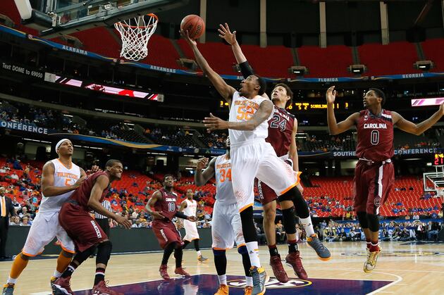 Stokes Powers Tennessee Past South Carolina 59-44