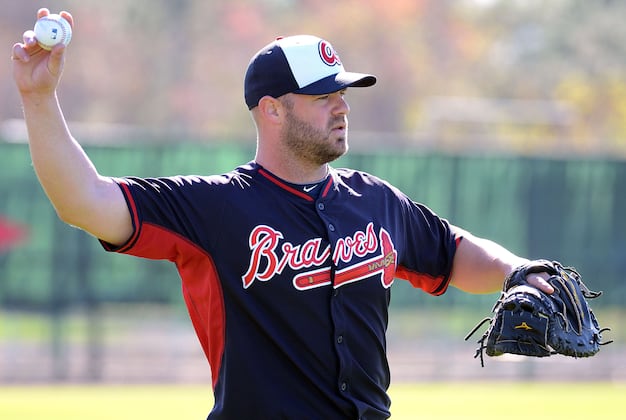 Evan Gattis Reveals That He Had off-Season Knee Surgery