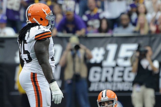 Bucs Sign G Oniel Cousins to 1-Year Deal