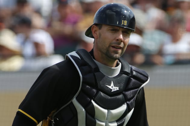 Pirates Catcher Chris Stewart Needs Knee Surgery