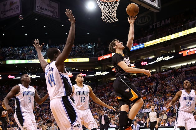Big 2nd-Half Run Lifts Suns Past Magic, 109-93