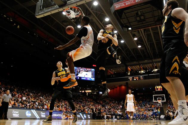 Tennessee Lands a Come-from-Behind OT Win over Iowa in Play-in Game