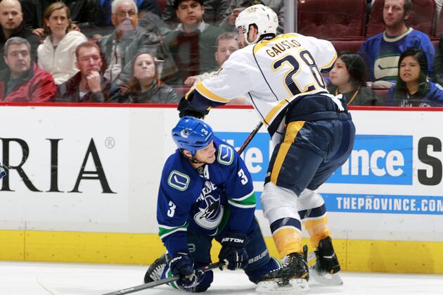 Paul Gaustad Leaves Game in Vancouver Due to Injury and Won't Return