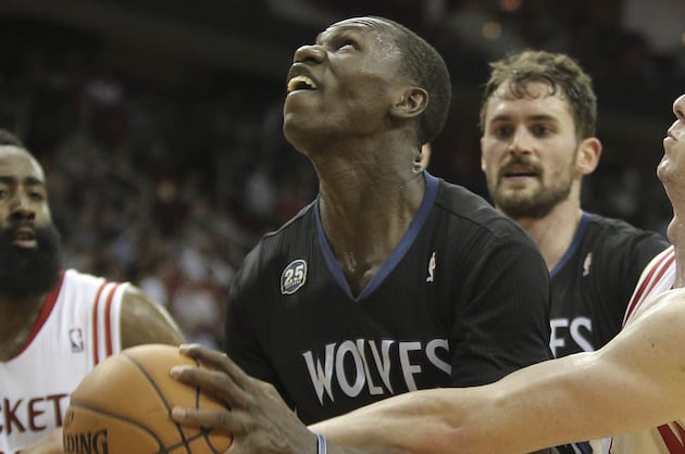 Grizzlies Build Early Lead, Cruise Past Wolves