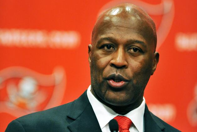 Lovie Smith Won't Blame Mike Williams for Getting Stabbed