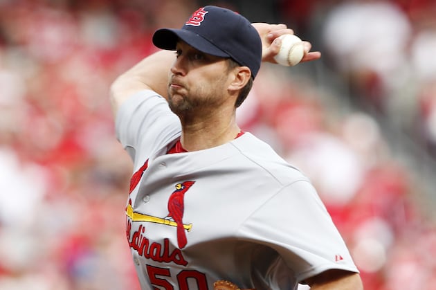 Molina's HR Leads Cardinals over Reds 1-0