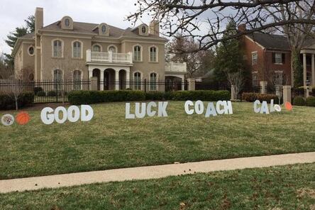 Kentucky Fans Write “Good Luck Coach Cal” on His Lawn Ahead of Final Four
