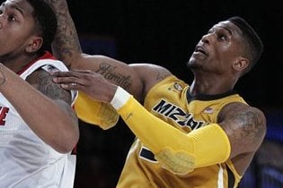 Missouri F Zach Price arrested for assault