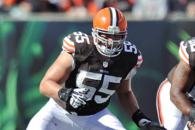 Jaguars Taking a Run at Browns Center Alex Mack